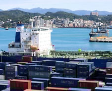 발 묶인 선박들, '통행료' 내고 호르무즈 통과?…트럼프 "큰돈 벌릴 것"