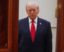 트럼프 "호르무즈 해협 통항 지원할 것…큰돈 벌릴 것"