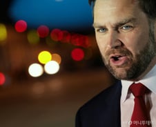 흙수저 참전용사, 그토록 반대하던 이란전쟁 협상가로[글로벌키맨]