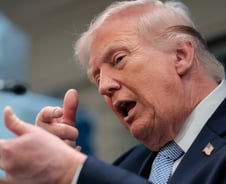 트럼프 "중동에 미군 전력 유지할 것…합의 이행 안 되면 공격"