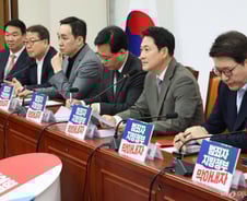 민주당 공천 '종착점' 향하는데...'잡음·갈등'에 멈춰 선 국힘 레이스