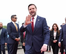 "밴스, 15시간 넘게 협상계속"…이란 '14시간만에 종료'와 온도차