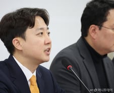 이준석 "대통령이 국정원 감시대상 영상 인용…SNS계정 뺏어야"