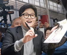 부산 북구에 집 구한 한동훈 "전재수, 까르띠에 받았는지 말하시라"