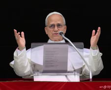 레오 14세 교황 "전쟁 축복 못한다" 비판에, 트럼프 욕세례