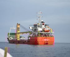 "미국, 이란산 원유 제재 다시 시작"…해상 봉쇄 이어 경제 숨통 조인다