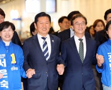 부산 찾은 정청래 "하정우 좋아합니까"...전재수 "사랑합니다"