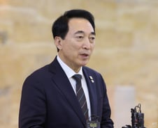 [속보]더불어민주당 충남지사 후보에 박수현 확정…김태흠과 맞대결