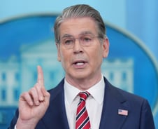 美, 이란 돈줄 조이는 '이코노믹 퓨리'…거래국가 2차제재 경고