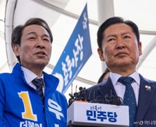우상호 "대통령 참모 차출할 위기인가? 하정우 출마 국가적 손실"