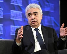 휴가철 다가오는데 유럽 하늘길 '비상'..."항공유 재고 6주치, 정상화 최대 2년"