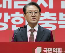 [속보]윤갑근, 국민의힘 충북지사 예비경선 승리…김영환과 결선