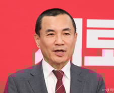 장동혁 면전서 쓴소리...김진태 "후보들 속 탄다...결자해지 필요"