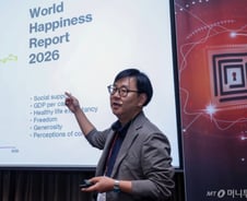 "선 넘는 한국인, 선 긋는 일본인처럼 불행 총량 줄여야"