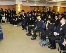 영정 앞 춤추고 노래하고..."슬픔 해소하는 방법" 장례 문화도 바뀐다