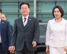 李대통령 지지율 62.2%…민주당 51.3%·국힘 30.7%