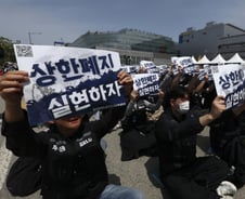 파업 안하면 동료로 안본다고?…선 넘는 삼성전자 노조