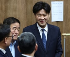 김용 '컷오프' 수용에…與의원들 "마음 아프다, 선당후사 높이 평가"