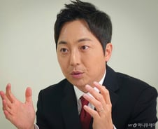 [인터뷰]이성배 "추미애 옆에 세워 비교해달라…젊은 도지사 보여줄것"