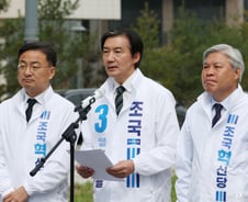 조국 "김용남 공천, 존중하고 축하…단일화 논의 항상 열려있어"