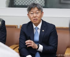 2300억 묶인 제이알리츠 충격 확산...정부 긴급회의·시장 안정 총력