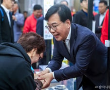 서울 화곡 시장 찾은 송언석 "용적률 상향·온누리상품권 사용처 확대"