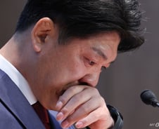 '尹측근' 이용, 눈물 흘리며 "정권 실패 책임…실망·상처드려 죄송"