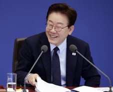 李 "부동산 불패 신화 이제 없다"…국힘 "현실은 주거 희망 종말"