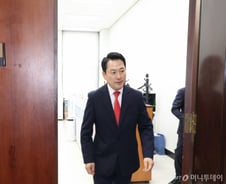 우원식 설득에도...장동혁 "위헌적 행태에 개헌은 모순" 거부