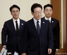 이재명 대통령 지지율 67%…민주당 2%p↓·국민의힘 3%p↑