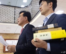 송언석 "우원식, 감정섞인 본회의…헌법 안지키면서 개헌이 무슨 의미"