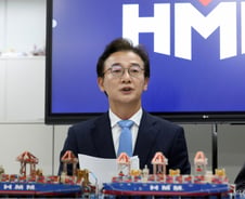 전재수 'HMM 부산 이전'에 "뜨겁게 환영…경제효과, 전례없는 기회"