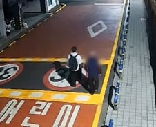 "추위에 실종" 치매 노인, '꿀물' 쥐고 파출소로...옆엔 고3 학생[오따뉴]