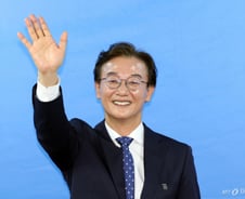 전재수, '부산판 소확행' 공약 발표..."지하철 전 역사에 온수 제공"