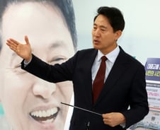 吳 측 "鄭, 사실 왜곡 그만…'용산 6000세대', 학교 부지 협의하며 계획"
