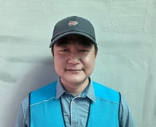"길 위에 뭐지?" 달려간 집배원...피 흘리며 쓰러진 노인 구했다[오따뉴]
