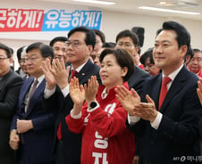 삼성 찾은 양향자 "세계 1위 첨단 반도체 시장 탈환"