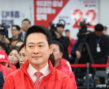 중진들 모두 빠졌다…장동혁, 전문가들과 상임선대위원장 맡기로