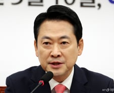 장동혁 "국민배당금, 李의 본심…수금 욕심 밖에 없는 조폭 마인드"