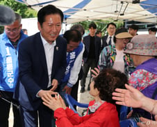 '울릉도 홍보대사' 되겠다는 정청래..."보수결집? 체감 어려워"