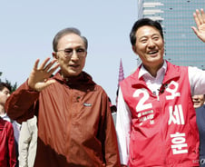 오세훈·MB, 청계천 환담…"'세계인의 서울'에 걸맞은 도시로"