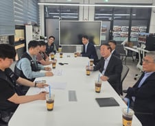 전영현 삼성전자 부회장, 노조 직접 만났다…"교섭 이어가자"