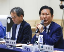 與 "정청래 테러 모의 제보 접수…경찰에 수사의뢰"