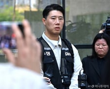 삼성전자 노조 위원장 '月 1000만원 수당'?…'노노갈등' 격화