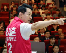 '연 100만 일자리' 吳…"첨단산업·관광으로 청년·상인 내일 바꿀것"