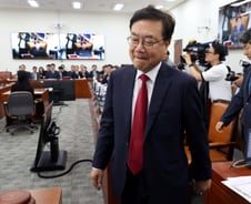 행안위로 번진 '서울 대전'…"吳, 순살 시공"vs"허위사실 괴담"