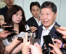 중노위 "삼성전자 노사, 성과 분배율 포함 협상 중"