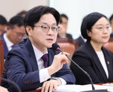 '두산 출신' 김정관 장관 "삼성전자 노사, 협상 경험 적어 해결 난항"