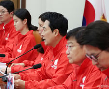 장동혁 "'셔틀외교' 아닌 '빵셔틀 외교'…외교 마이너스의 손"