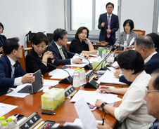 의사 vs 의료기사, 의사 손 들어줬다? 멀어진 '병원 밖 의료'